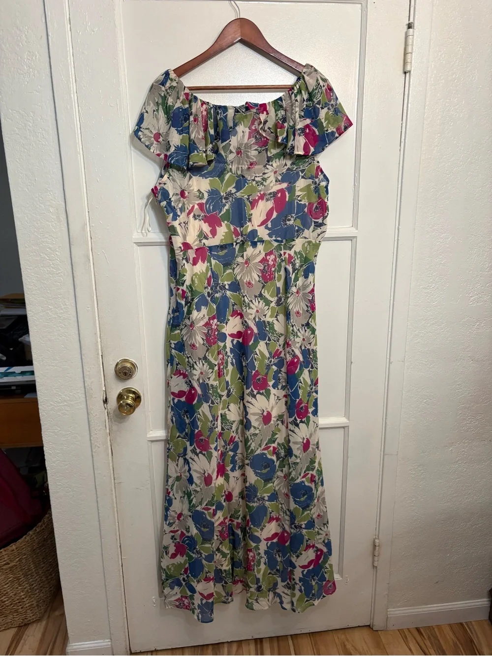 NWT Express Floral Chiffon V-Neck Flutter Sleeve Maxi Dress